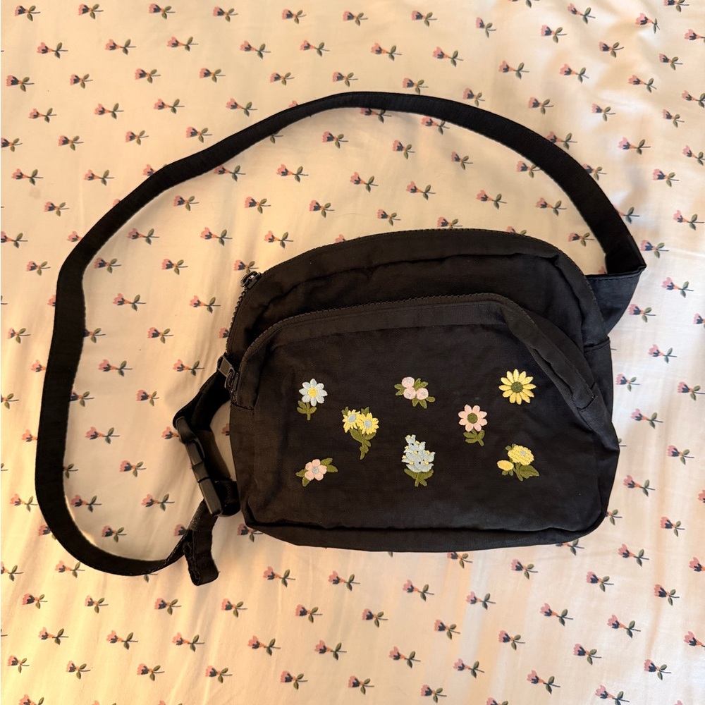 NWT BAGGU Ditsy Floral Black Fanny Pack Crossbody Bag